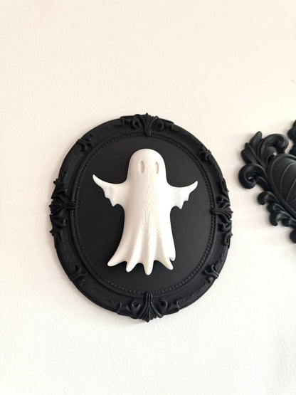 Ghost Oval Frame Wall Plaque — 3D Printed Spooky Decor