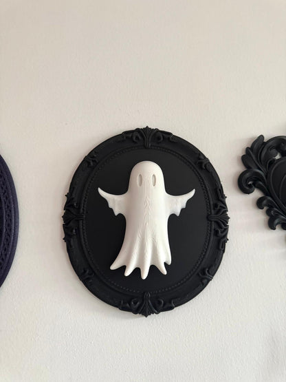 Ghost Oval Frame Wall Plaque — 3D Printed Spooky Decor