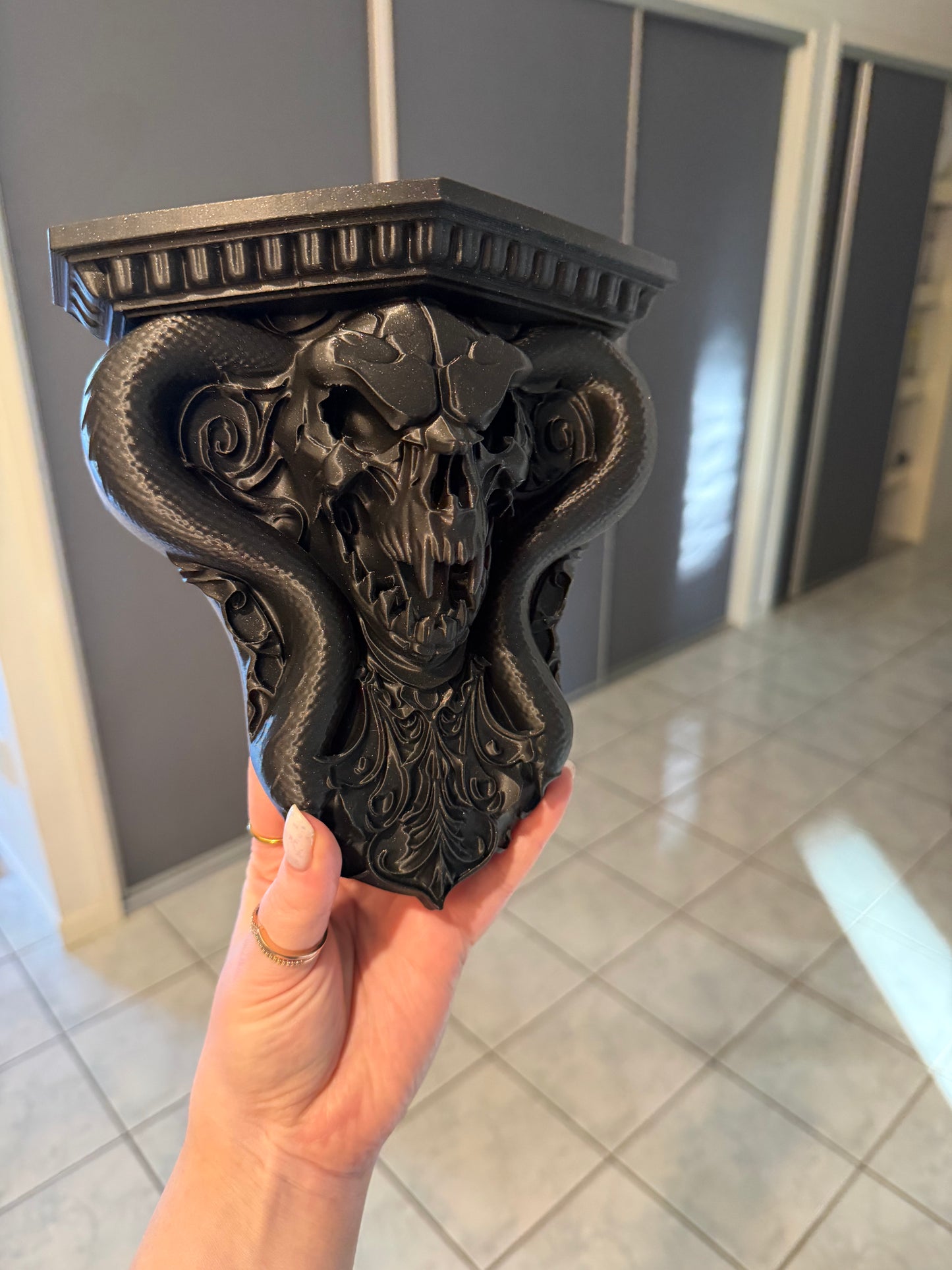 Cobra Corbel Wall Shelf - Black glitter