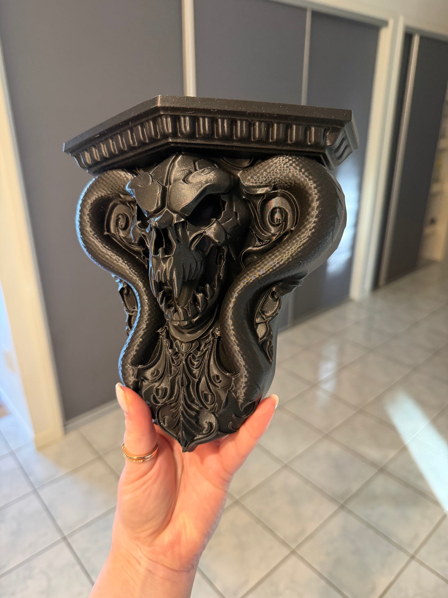 Cobra Corbel Wall Shelf - Black glitter