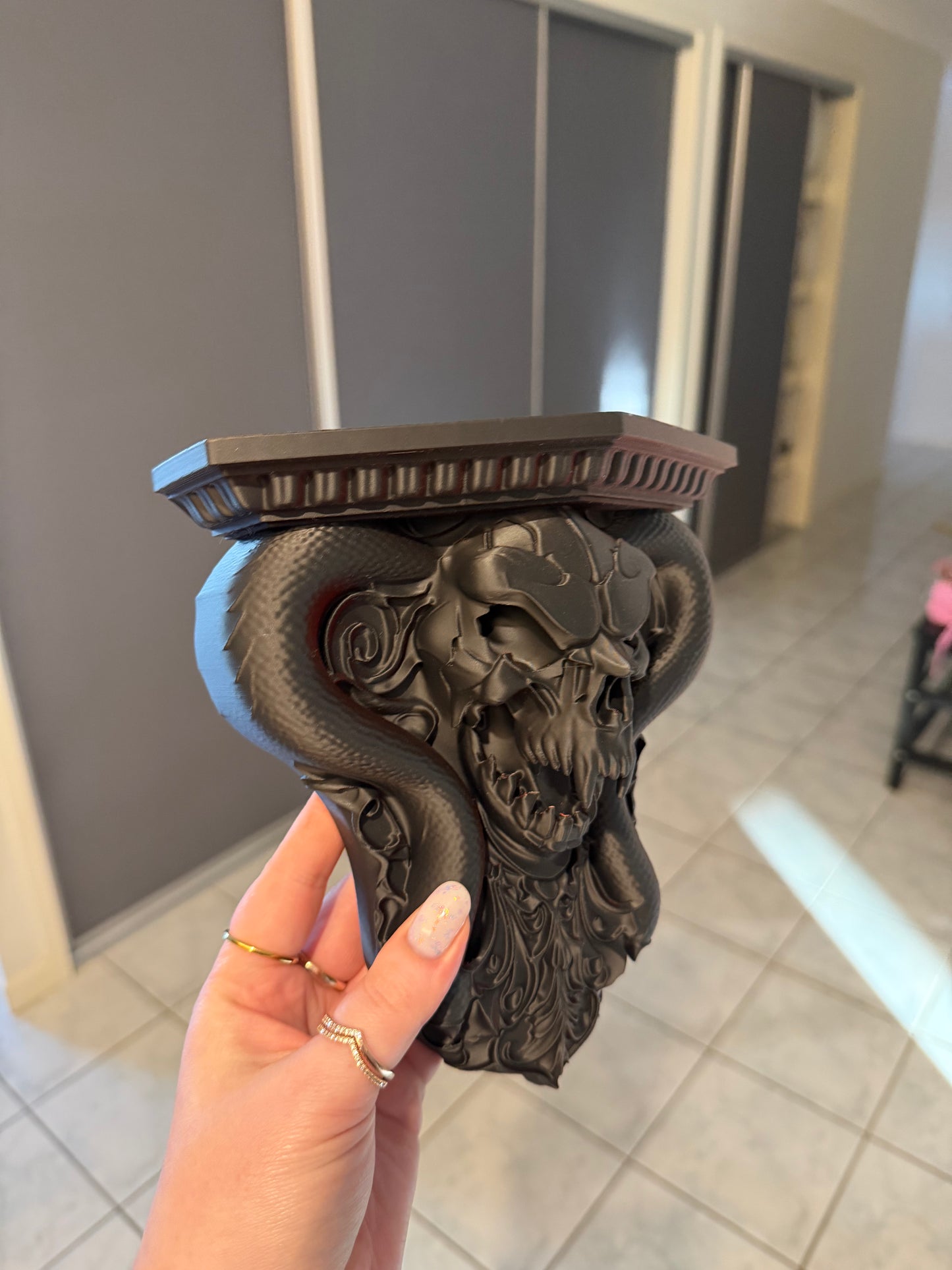 Cobra Corbel Wall Shelf - Black glitter
