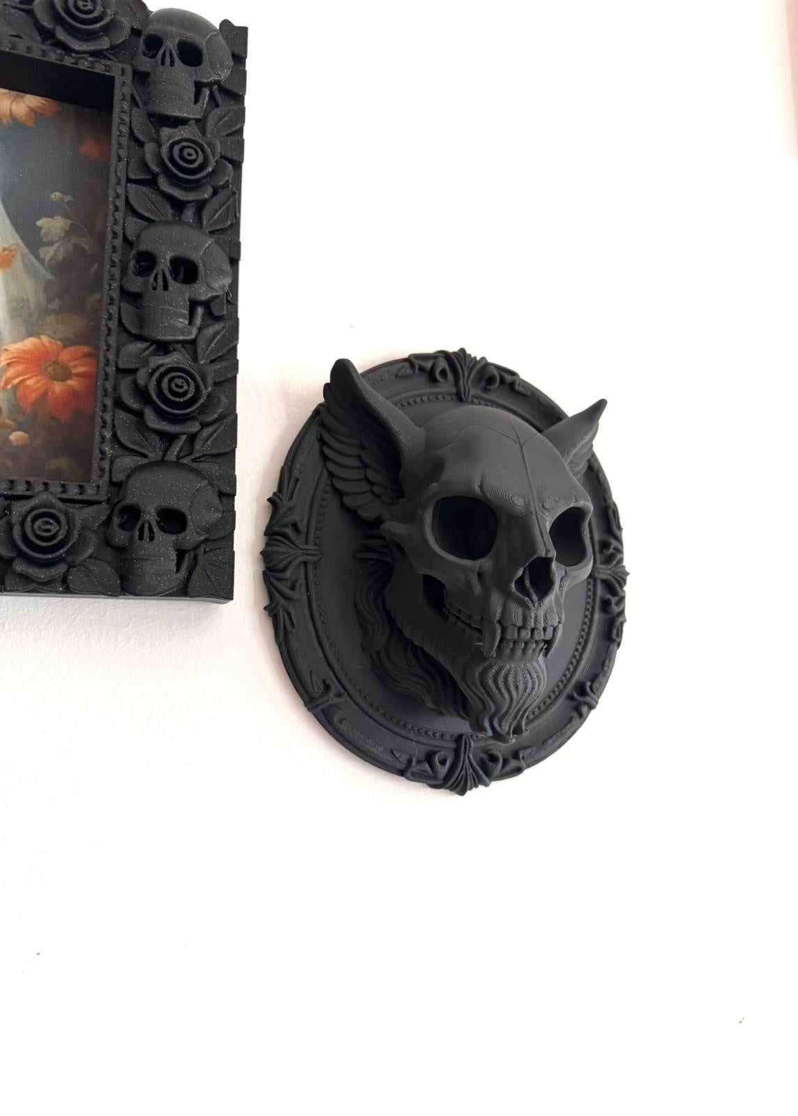 Gothic Gargoyle Skull Frame