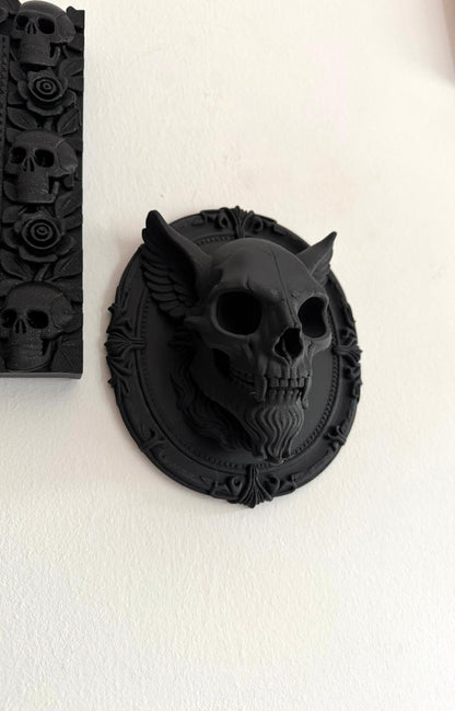 Gothic Gargoyle Skull Frame